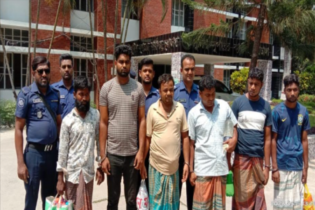 চুয়াডাঙ্গায় ৯টি চোরাই মোটরসাইকেলসহ আন্তঃজেলা চোরচক্রের ৬ সদস্য গ্রেফতার 