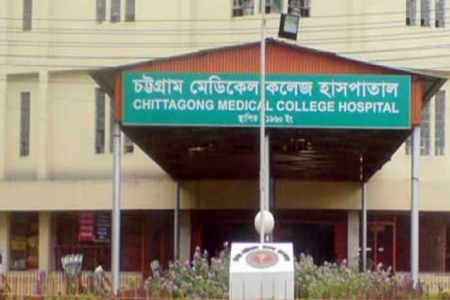 চট্টগ্রামে আগুনে একই পরিবারের তিনজনের মৃত্যু