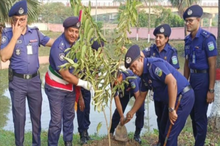 ভালুকা মডেল থানা পরিদর্শন করেন জেলা পুলিশ সুপার 