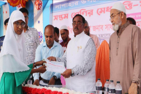 সোনার বাংলা গড়তে সোনার মানুষ দরকার: খাদ্যমন্ত্রী 