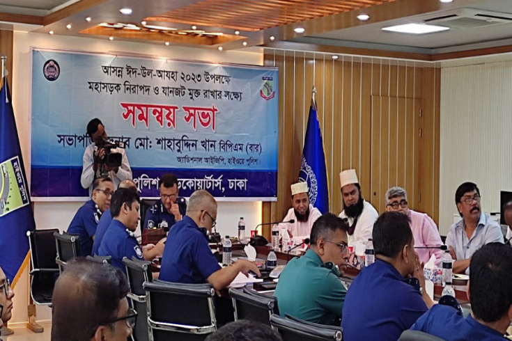 হাইওয়েতে পশুবাহী গাড়ি থামানো যাবে না