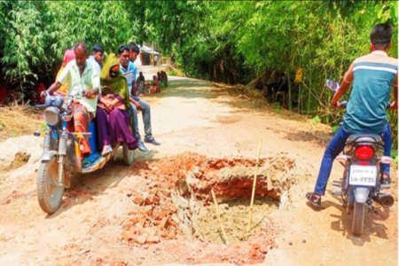 দামুড়হুদায় বেহাল সড়কে ঝুঁকি নিয়ে চলছে যানবাহন
