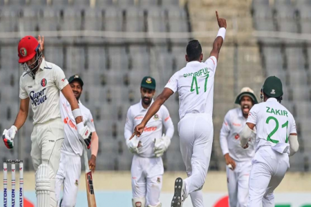পেসারদের দাপটে দিশেহারা আফগানিস্তান