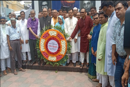  জাতীয় চার নেতার প্রতিকৃতিতে নবনির্বাচিত মেয়র লিটনের  পুষ্পস্তবক অর্পণ