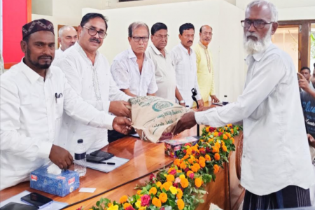 জীবননগরে দেড় হাজার কৃষকের মধ্যে বিনামূল্যে সার ও বীজ বিতরণ