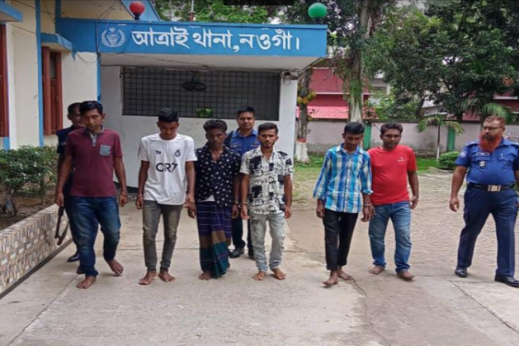 আত্রাইয়ে ১৪ কেজি গাঁজা সহ ৬ মাদক ব্যবসায়ী গ্রেফতার