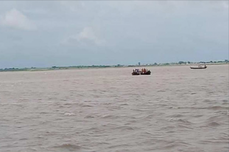 পদ্মায় নৌকাডুবিতে নিখোঁজ তিন, কৃষকের মরদেহ উদ্ধার