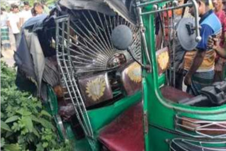 বাস-সিএনজি সংঘর্ষে প্রাণ গেল বাবা-ছেলের, স্ত্রী-কন্যাসহ আহত ৫