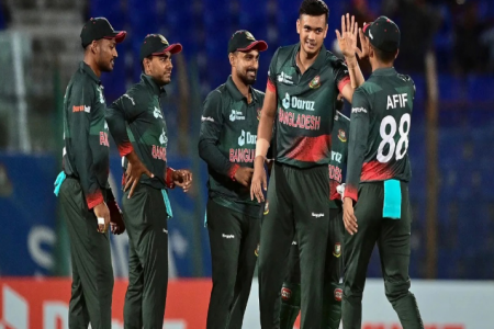 টসে হেরে বোলিংয়ে টাইগাররা