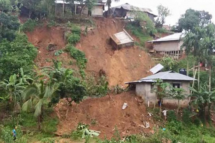 চট্টগ্রামে পাহাড় ধসে শিশুসহ নিহত ২