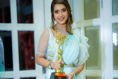 ‘উইমেন অব ইন্সপিরেশন’ সম্মাননা পেলেন তানজিন তিশা