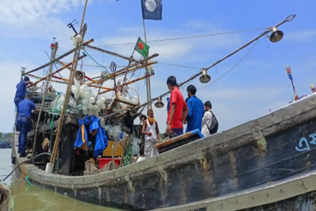 কক্সবাজারে গ্যাস সিলিন্ডার বিস্ফোরণের ১১ জেলে দগ্ধ