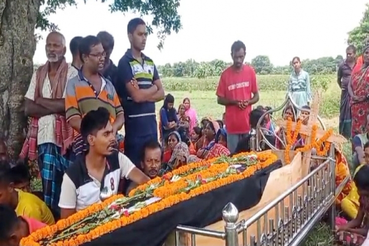 কাঁটাতারের এপারে বাবার মরদেহ, দেখতে পারলেন না ওপারের সন্তানরা