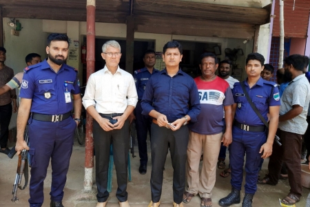 চুয়াডাঙ্গায় অতিরিক্ত দামে গ্যাস বিক্রি, ২ প্রতিষ্ঠানকে জরিমানা
