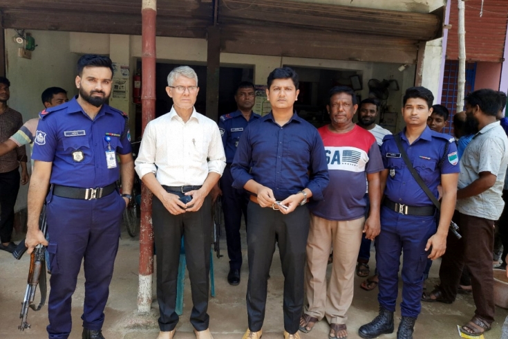 চুয়াডাঙ্গায় অতিরিক্ত দামে গ্যাস বিক্রি, ২ প্রতিষ্ঠানকে জরিমানা