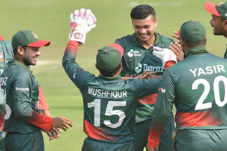মিরাজকে অধিনায়ক করে দলে মুশফিক-তাসকিন