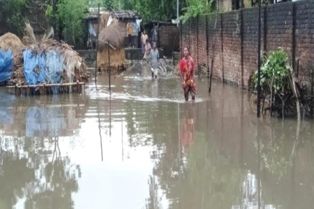 ঠাকুরগাঁওয়ে চলাচলের রাস্তা বন্ধ করায় অবরুদ্ধ পরিবার