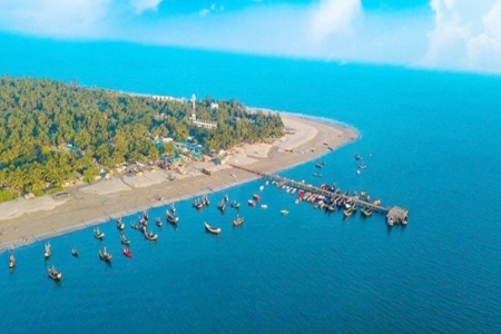 সেন্টমার্টিনে আটকা দুই শতাধিক পর্যটক