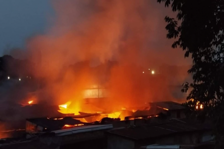 চট্টগ্রামের আগুন নিয়ন্ত্রণে, ৬০ ঘর পুড়ে ছাই