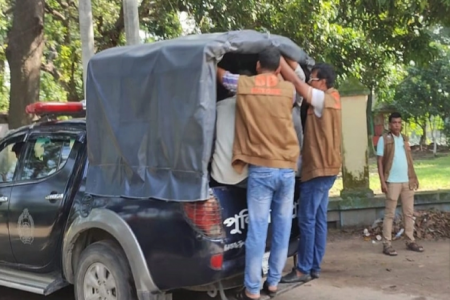 রাজবাড়িতে পার্কে আড্ডা দেওয়ায় ৪৯ শিক্ষার্থী আটক