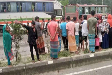 ময়মনসিংহে বাসচাপায় তিন পোশাক কর্মীসহ নিহত ৬