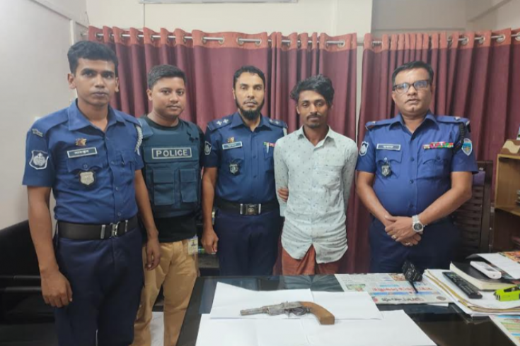 মহেশখালীতে ৯৯৯-এ কল, অস্ত্রসহ যুবক গ্রেফতার 