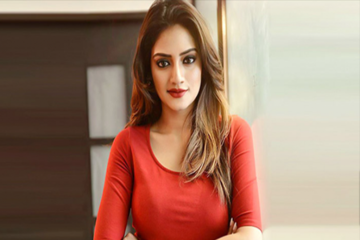 মুসলিম হয়ে দুর্গা সেজে তোপের মুখে নুসরাত জাহান