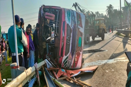 বঙ্গবন্ধু টানেলে বাস উল্টে নিহত ১