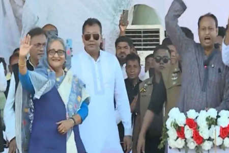 মাতারবাড়ীতে আওয়ামী লীগের জনসভামঞ্চে প্রধানমন্ত্রী
