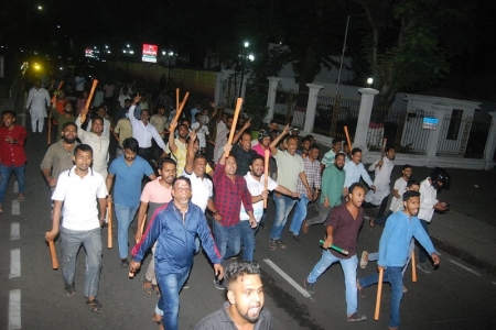 চট্টগ্রাম বিএনপি কার্যালয়ে যুবলীগের হামলা 