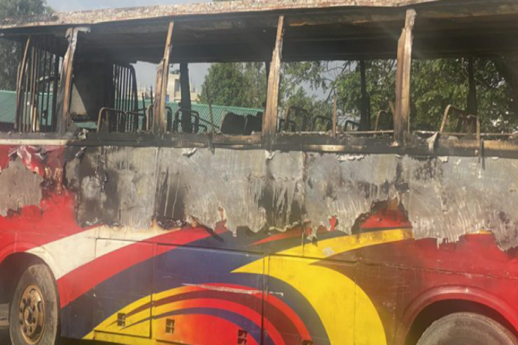 চট্টগ্রামে পার্কিংয়ে থাকা ৩ বাসে আগুন