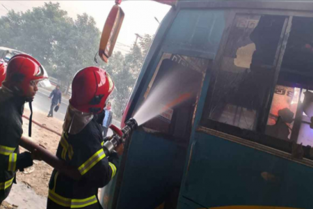 গাজীপুরে বাসে আগুন
