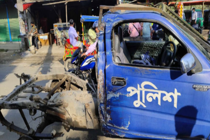 জামালপুরে পুলিশ ভ্যানে ট্রেনের ধাক্কা, কনস্টেবল নিহত