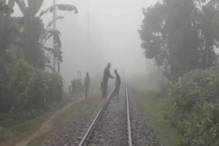 লালমনিরহাটে শীতে কাবু স্বল্প আয়ের মানুষ