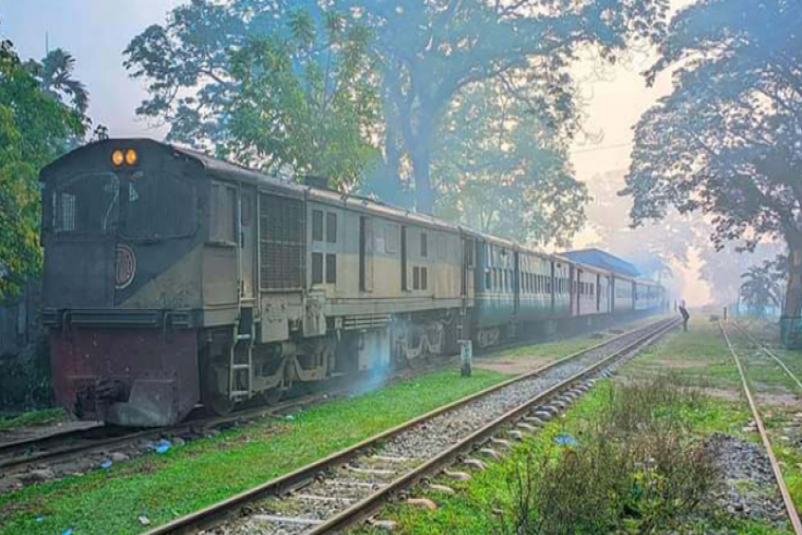 ২৬ ঘণ্টা পর ঢাকা-ময়মনসিংহ রেলপথে ট্রেন চলাচল শুরু