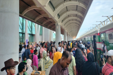 প্রথম মাসে কক্সবাজার এক্সপ্রেসের আয় ১ কোটি ৩৮ লাখ টাকা