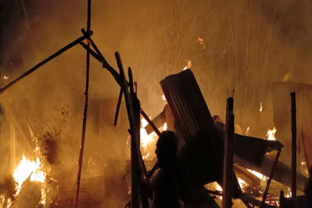 লালমনিরহাটে অগ্নিকাণ্ড,৭ ঘর পুড়ে ছাই