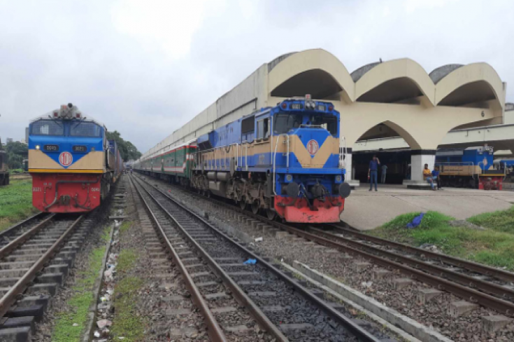তিন ঘণ্টা পর কমলাপুর থেকে ট্রেন চলাচল শুরু 