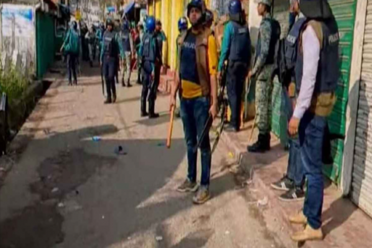 ভোট দিতে বাধা দেওয়ায় চট্টগ্রামে পুলিশ-বিএনপি সংঘর্ষ