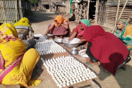 চুয়াডাঙ্গায় কুমড়ো বড়ি তৈরিতে ব্যস্ত নারীরা 