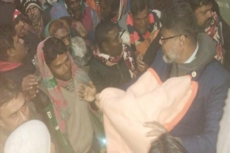 আত্রাইয়ে শীতার্তদের মাঝে নব নির্বাচিত এমপি সুমনের কম্বল বিতরণ