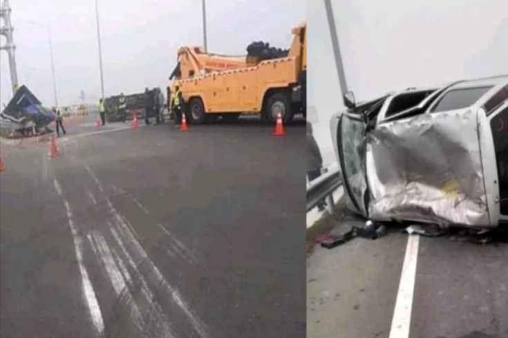 বঙ্গবন্ধু টানেলে মাইক্রোবাস উল্টে আহত ৭