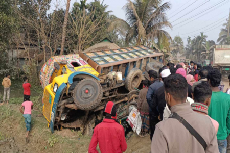 ময়মনসিংহে ট্রাকচাপায় মা-মেয়েসহ নিহত ৩