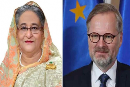শেখ হাসিনাকে চেক প্রধানমন্ত্রীর অভিনন্দন