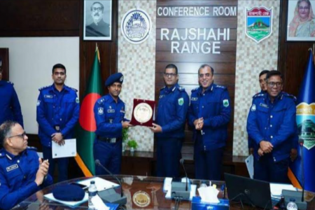 রাজশাহী রেঞ্জের শ্রেষ্ঠ পুলিশ সুপার নওগাঁর রাশিদুল হক