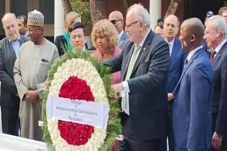 বঙ্গবন্ধুর সমাধিতে ১৪ দেশের অনাবাসিক রাষ্ট্রদূতের শ্রদ্ধা