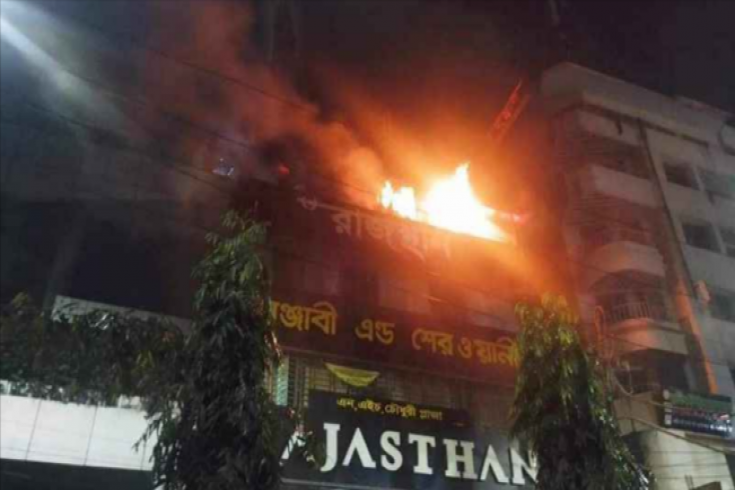 আগুনে পুড়ল কোটি টাকার পাঞ্জাবির গোডাউন