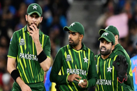 ক্রিকেটারদের সোশ্যাল মিডিয়া ব্যবহারে নিয়ম করছে পাকিস্তান
