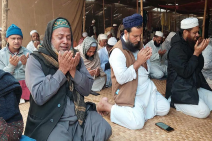 ইজতেমার দ্বিতীয় পর্বের আখেরি মোনাজাত চলছে 