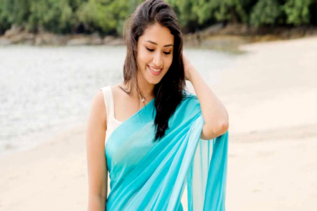 ইরানে সেরা অভিনেত্রীর পুরস্কার পেলেন ফারিণ